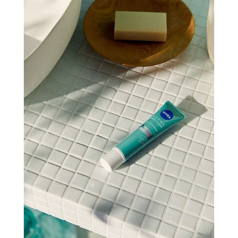 Nivea Derma Skin Clear علاج تقشير ليلي يومي - للبشرة المعرضة للعيوب - 40 مل